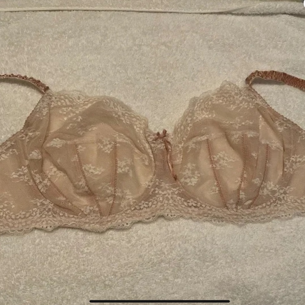 Lace Underwire Bra in Cream - Picture 3 of 8
